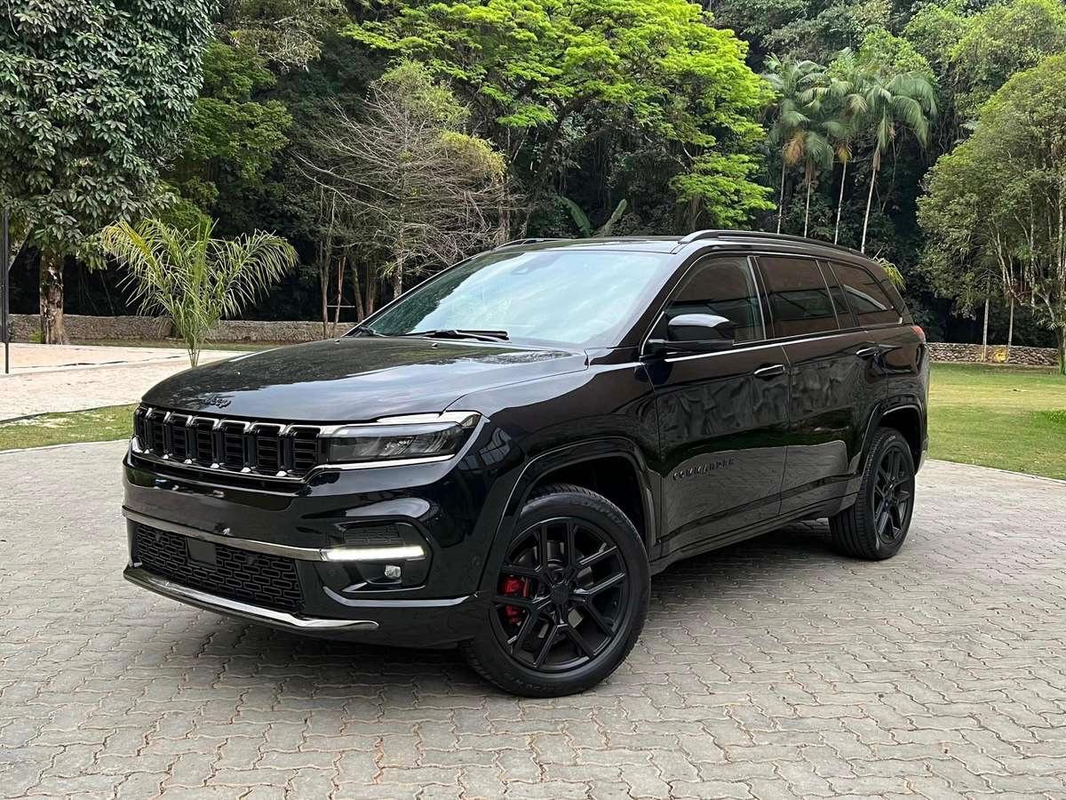 Jeep Commander preto da FL Transporte Executivo em São Paulo